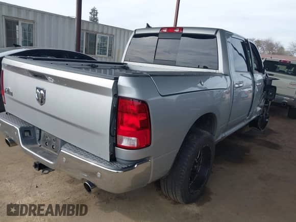 2017 Ram 1500 Big Horn z VIN 1C6RR6LT3HS582981, wystawiony jako IAAI lot #41682102 z przebiegiem 125 538 mil mil oraz . Historia ofert i sprzedaży dostępna na DreamBid. Obrazek 4.