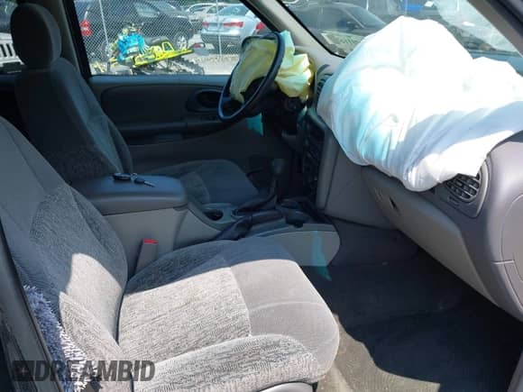 2003 Chevrolet TrailBlazer LTZ с VIN 1GNDT13S432147045, выставлен на аукционе IAAI как лот 42701160 с пробегом 287 130 миль миль и . История ставок и продаж доступна на DreamBid. Изображение 5.