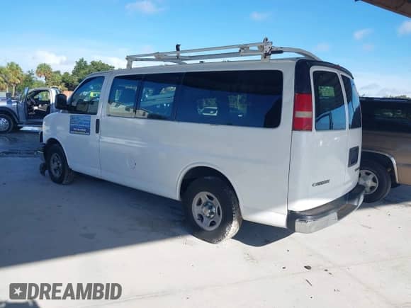 2005 Chevrolet Express Passenger z VIN 1GNFG15X151106869, wystawiony jako IAAI lot #42757318 z przebiegiem 102 844 mil mil oraz . Historia ofert i sprzedaży dostępna na DreamBid. Obrazek 3.