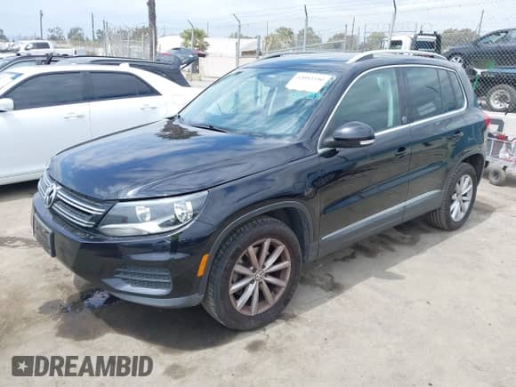 2017 Volkswagen Tiguan Wolfsburg Edition с VIN WVGRV7AX2HK005905, выставлен на аукционе IAAI как лот 42053590 с пробегом 94 864 миль миль и . История ставок и продаж доступна на DreamBid. Изображение 2.