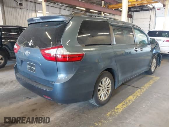 2016 Toyota Sienna XLE z VIN 5TDYK3DC9GS705230, wystawiony jako IAAI lot #42670448 z przebiegiem 62 614 mil mil oraz . Historia ofert i sprzedaży dostępna na DreamBid. Obrazek 4.