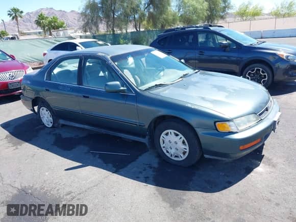 1997 Honda Accord Value z VIN 1HGCD5682VA171573, wystawiony jako IAAI lot #42238337 z przebiegiem 192 929 mil mil oraz . Historia ofert i sprzedaży dostępna na DreamBid. Obrazek 1.