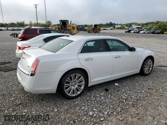 2012 Chrysler 300 Limited z VIN 2C3CCACG7CH279681, wystawiony jako Copart lot #83852145 z przebiegiem 105 752 mil mil oraz Szkoda całkowita • Salvage title. Historia ofert i sprzedaży dostępna na DreamBid. Obrazek 3.