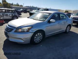 2012 Honda Accord LX z VIN 1HGCP2F35CA205304, wystawiony jako Copart lot #90407415 z przebiegiem 235 356 mil mil oraz Czysty tytuł • Clean title. Historia ofert i sprzedaży dostępna na DreamBid. Obrazek 1.