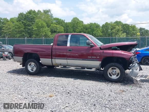 2000 Dodge 1500 with VIN 1B7HF13Z3YJ140812, listed as a IAAI auction lot 42469628 with 174,428 mi miles and . Bid and sale history available at DreamBid. Image 13.
