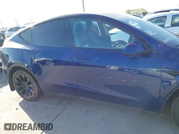 2022 Tesla Model Y Long Range z VIN 7SAYGDEE9NF443673, wystawiony jako IAAI lot #42878246 z przebiegiem 65 689 mil mil oraz . Historia ofert i sprzedaży dostępna na DreamBid. Obrazek 13.