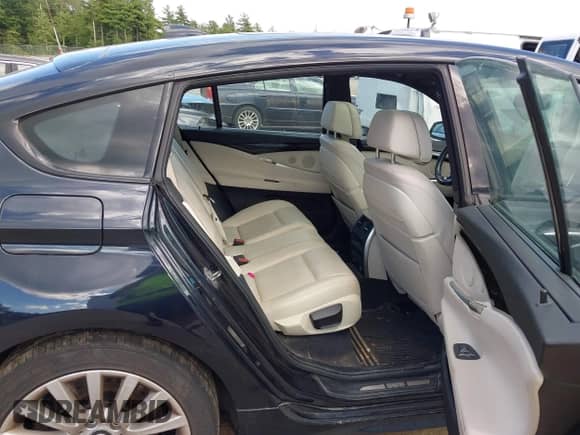 2014 BMW 5 Series 535i xDrive с VIN WBA5M4C53ED183335, выставлен на аукционе IAAI как лот 43082065 с пробегом 140 970 миль миль и . История ставок и продаж доступна на DreamBid. Изображение 8.