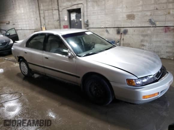 1996 Honda Accord with VIN 1HGCE664XTA019179, listed as a Copart auction lot 71292254 with 249,705 mi miles and Salvage title. Bid and sale history available at DreamBid. Image 4.