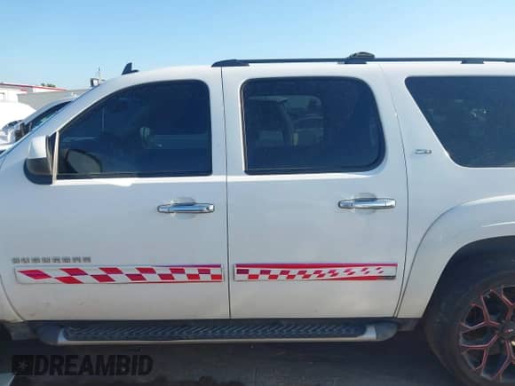 2010 Chevrolet Suburban LT z VIN 1GNUCJE04AR145330, wystawiony jako IAAI lot #42579675 z przebiegiem 185 242 mil mil oraz . Historia ofert i sprzedaży dostępna na DreamBid. Obrazek 14.