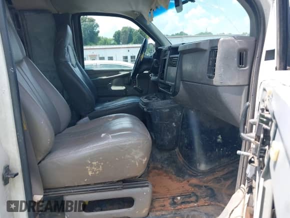 2003 Chevrolet Express Cargo с VIN 1GCFG15X731132818, выставлен на аукционе IAAI как лот 42668266 с пробегом 473 429 миль миль и . История ставок и продаж доступна на DreamBid. Изображение 5.