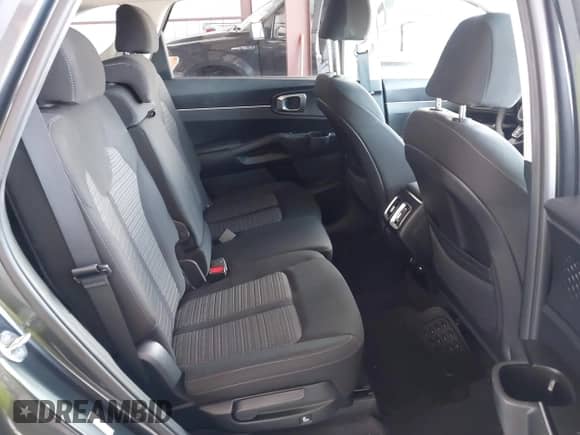 2023 Kia Sorento LX z VIN 5XYRG4LCXPG209461, wystawiony jako IAAI lot #42691187 z przebiegiem 23 821 mil mil oraz . Historia ofert i sprzedaży dostępna na DreamBid. Obrazek 8.