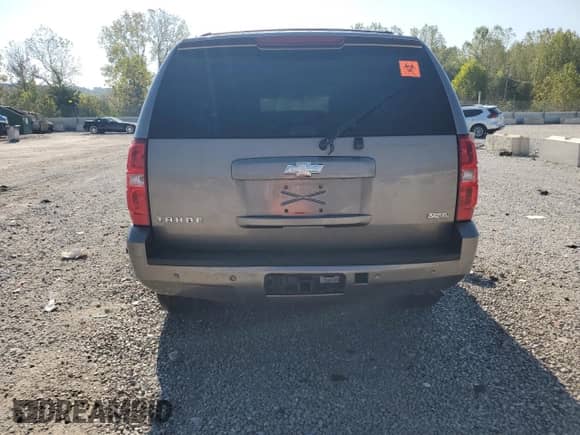 2011 Chevrolet Tahoe LT с VIN 1GNSKBE06BR120639, выставлен на аукционе Copart как лот 84251115 с пробегом 272 346 миль миль и Списание • Salvage title. История ставок и продаж доступна на DreamBid. Изображение 6.