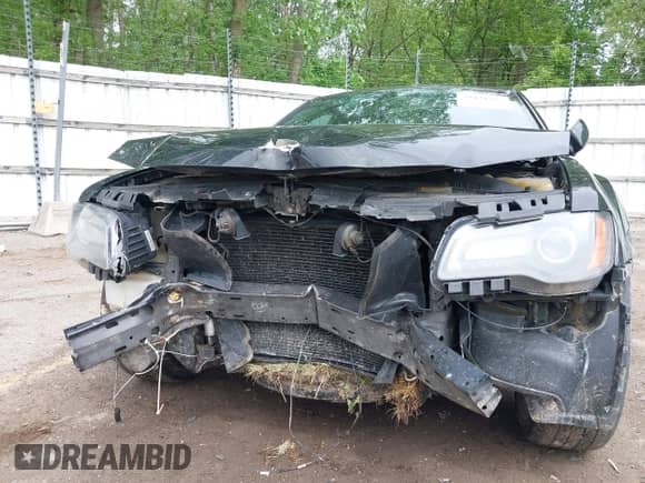 2014 Chrysler 300 S с VIN 2C3CCAGG7EH374402, выставлен на аукционе IAAI как лот 39421365 с пробегом Не указан миль и . История ставок и продаж доступна на DreamBid. Изображение 6.