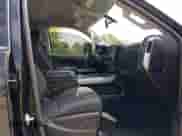 2015 Chevrolet Silverado 2500HD LT z VIN 1GC1KVEGXFF661574, wystawiony jako IAAI lot #42809342 z przebiegiem 265 001 mil mil oraz . Historia ofert i sprzedaży dostępna na DreamBid. Obrazek 5.