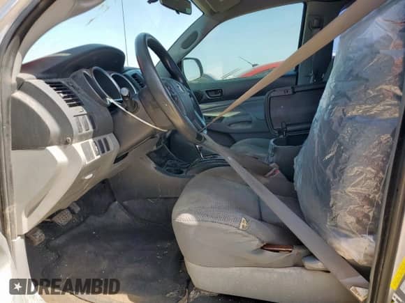 2015 Toyota Tacoma PreRunner z VIN 5TFTX4GN4FX049090, wystawiony jako Copart lot #64138665 z przebiegiem 197 342 mil mil oraz Szkoda całkowita • Salvage title. Historia ofert i sprzedaży dostępna na DreamBid. Obrazek 7.