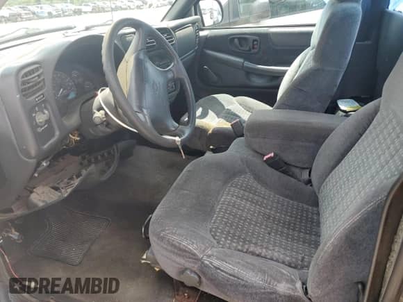 1998 Chevrolet S-10 LS с VIN 1GCCS14X0WK205755, выставлен на аукционе Copart как лот 67233595 с пробегом 150 933 миль миль и Списание • Salvage title. История ставок и продаж доступна на DreamBid. Изображение 7.