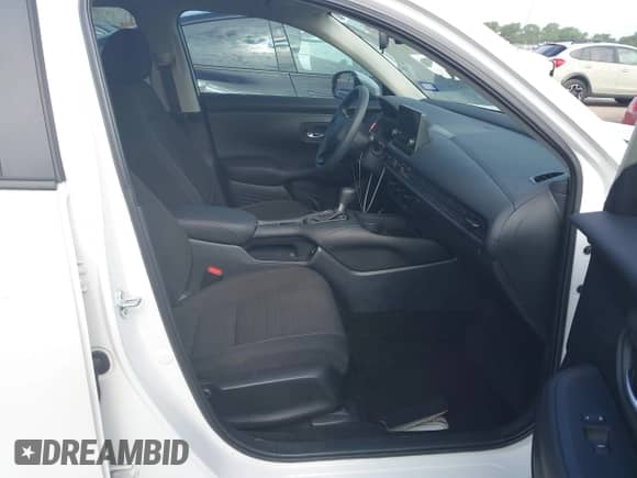 2025 Honda HR-V LX с VIN 3CZRZ1H31SM743505, выставлен на аукционе IAAI как лот 42721427 с пробегом 5 943 миль миль и . История ставок и продаж доступна на DreamBid. Изображение 5.