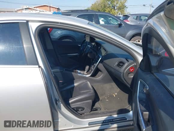 2012 Volvo S60 T5 с VIN YV1622FS2C2021170, выставлен на аукционе IAAI как лот 43240549 с пробегом 147 125 миль миль и . История ставок и продаж доступна на DreamBid. Изображение 5.