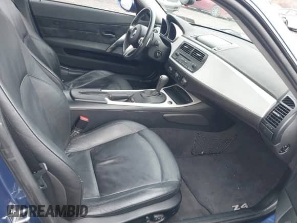 2007 BMW Z4 с VIN 4USDU53557LF77798, выставлен на аукционе IAAI как лот 41731456 с пробегом 77 302 миль миль и . История ставок и продаж доступна на DreamBid. Изображение 5.