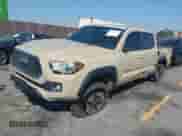 2018 Toyota Tacoma SR5 с VIN 3TMAZ5CN4JM063700, выставлен на аукционе IAAI как лот 43373418 с пробегом 174 942 миль миль и . История ставок и продаж доступна на DreamBid. Изображение 17.
