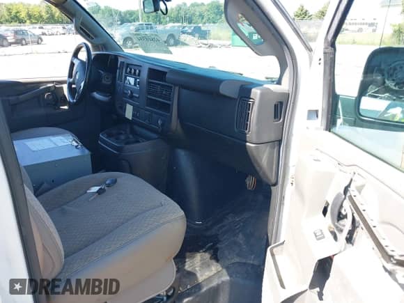 2017 Chevrolet Express Cargo с VIN 1GCWGAFF1H1270299, выставлен на аукционе IAAI как лот 42810334 с пробегом 159 455 миль миль и . История ставок и продаж доступна на DreamBid. Изображение 5.