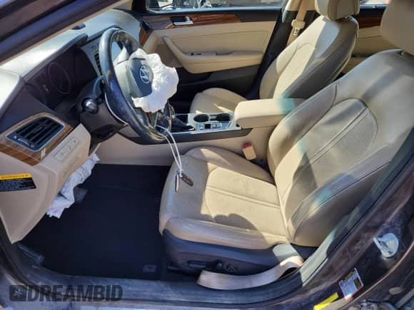 2015 Hyundai Sonata Limited с VIN 5NPE34AF5FH089079, выставлен на аукционе Copart как лот 82349675 с пробегом 157 116 миль миль и Списание • Salvage title. История ставок и продаж доступна на DreamBid. Изображение 7.