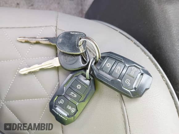 2000 Saturn SL with VIN 1G8ZK5273YZ233882, listed as a IAAI auction lot 43447019 with Not provided miles and . Bid and sale history available at DreamBid. Image 11.