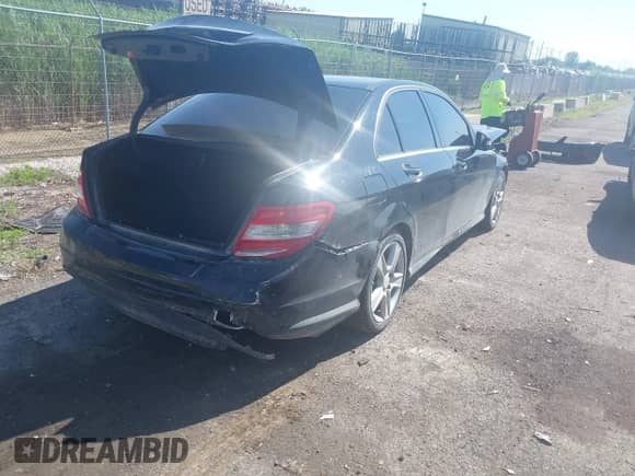 2010 Mercedes-Benz C 300 Sport с VIN WDDGF8BB5AF444392, выставлен на аукционе IAAI как лот 42798986 с пробегом 163 705 миль миль и . История ставок и продаж доступна на DreamBid. Изображение 4.
