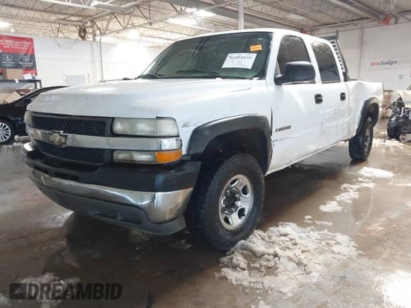 2001 Chevrolet Silverado 2500HD LS с VIN 1GCHC23U61F178515, выставлен на аукционе IAAI как лот 41284539 с пробегом 221 175 миль миль и . История ставок и продаж доступна на DreamBid. Изображение 17.
