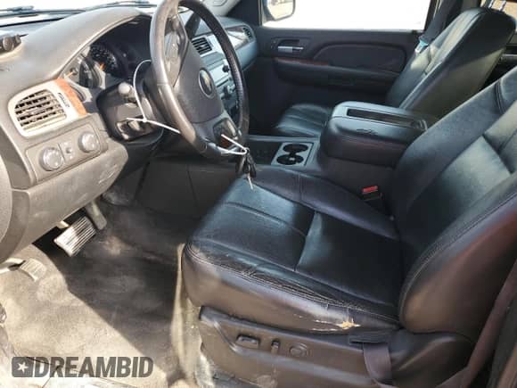 2008 Chevrolet Avalanche LTZ with VIN 3GNFK12328G145296, listed as a Copart auction lot 80190555 with 214,021 mi miles and Salvage title. Bid and sale history available at DreamBid. Image 7.