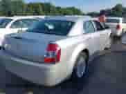 2009 Chrysler 300 LX с VIN 2C3KA43D59H614566, выставлен на аукционе IAAI как лот 42806434 с пробегом Не указан миль и . История ставок и продаж доступна на DreamBid. Изображение 4.