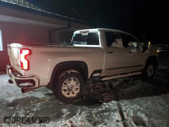 2024 Chevrolet Silverado 3500HD High Country с VIN 1GC4YVEY0RF124804, выставлен на аукционе Copart как лот 86140304 с пробегом 32 840 миль миль и Списание • Salvage title. История ставок и продаж доступна на DreamBid. Изображение 3.