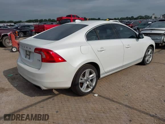 2015 Volvo S60 T5 Drive-E Premier with VIN YV126MFB8F1305105, listed as a IAAI auction lot 42566641 with 115,535 mi miles and . Bid and sale history available at DreamBid. Image 4.