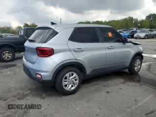 2022 Hyundai Venue SE z VIN KMHRB8A34NU198408, wystawiony jako Copart lot #71577755 z przebiegiem 44 133 mil mil oraz Szkoda całkowita • Salvage title. Historia ofert i sprzedaży dostępna na DreamBid. Obrazek 3.