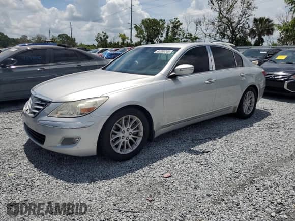 2010 Hyundai Genesis z VIN KMHGC4DEXAU089908, wystawiony jako Copart lot #61399745 z przebiegiem 96 040 mil mil oraz Szkoda całkowita • Salvage title. Historia ofert i sprzedaży dostępna na DreamBid. Obrazek 1.