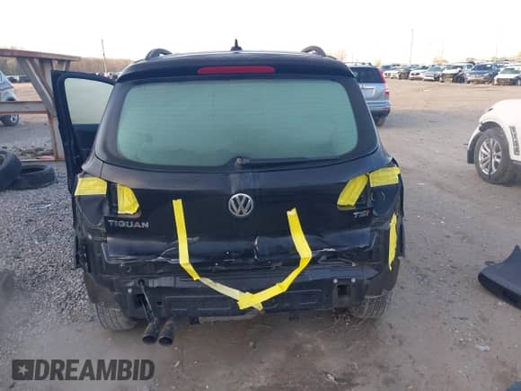 2017 Volkswagen Tiguan S с VIN WVGAV7AX2HK000023, выставлен на аукционе IAAI как лот 41971308 с пробегом 112 350 миль миль и . История ставок и продаж доступна на DreamBid. Изображение 6.