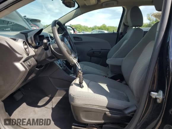 2015 Chevrolet Sonic LS с VIN 1G1JA5SH3F4126459, выставлен на аукционе Copart как лот 70546655 с пробегом 68 549 миль миль и Списание • Salvage title. История ставок и продаж доступна на DreamBid. Изображение 7.