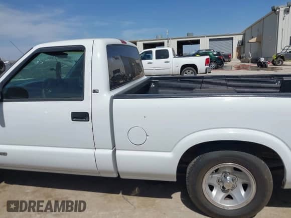1997 Chevrolet S-10 LS с VIN 1GCCS1446VK177173, выставлен на аукционе IAAI как лот 41798896 с пробегом 285 446 миль миль и . История ставок и продаж доступна на DreamBid. Изображение 15.