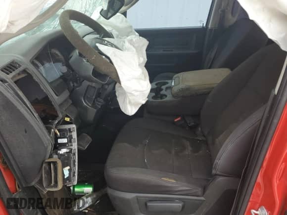 2018 Ram 1500 Tradesman z VIN 1C6RR6FG9JS340300, wystawiony jako Copart lot #69279745 z przebiegiem Nie podano mil oraz Szkoda całkowita • Salvage title. Historia ofert i sprzedaży dostępna na DreamBid. Obrazek 7.