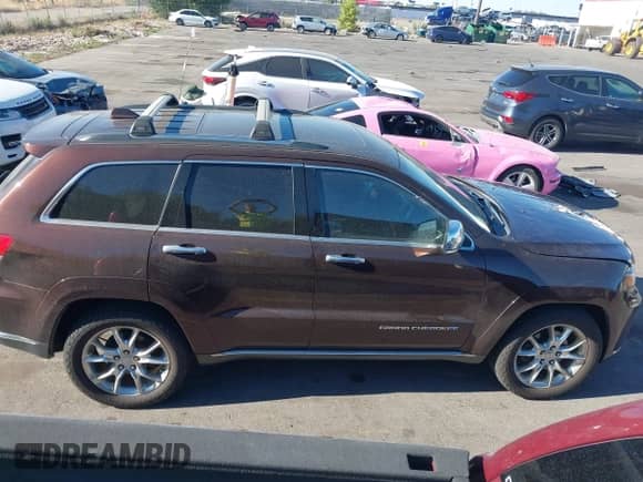 2014 Jeep Grand Cherokee Summit z VIN 1C4RJFJM2EC534132, wystawiony jako IAAI lot #42842349 z przebiegiem 96 636 mil mil oraz . Historia ofert i sprzedaży dostępna na DreamBid. Obrazek 13.