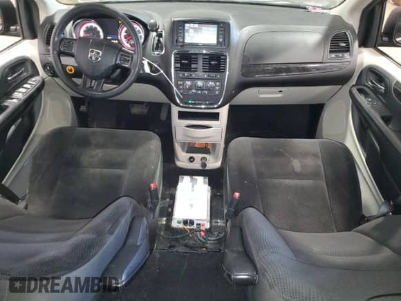 2018 Dodge Grand Caravan SE z VIN 2C4RDGBG5JR312871, wystawiony jako Copart lot #69593385 z przebiegiem 159 455 mil mil oraz Czysty tytuł • Clean title. Historia ofert i sprzedaży dostępna na DreamBid. Obrazek 8.