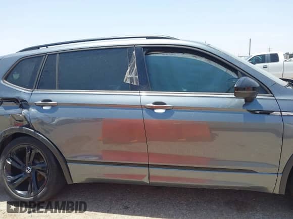 2023 Volkswagen Tiguan SE R-Line Black с VIN 3VVCB7AX7PM002428, выставлен на аукционе IAAI как лот 42510090 с пробегом 31 362 миль миль и . История ставок и продаж доступна на DreamBid. Изображение 14.