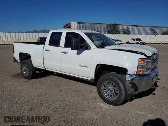 2015 Chevrolet Silverado 2500HD Work Truck z VIN 1GC2CUEG3FZ553887, wystawiony jako Copart lot #90275025 z przebiegiem 103 018 mil mil oraz Szkoda całkowita • Salvage title. Historia ofert i sprzedaży dostępna na DreamBid. Obrazek 4.
