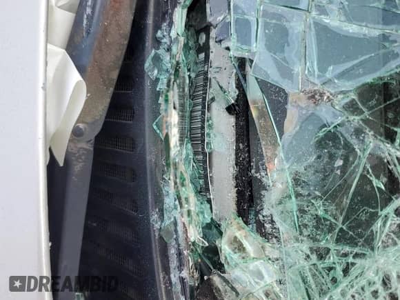 2005 Chevrolet Suburban LS with VIN 3GNEC16Z95G159375, listed as a Copart auction lot 65865884 with 290,671 mi miles and Salvage title. Bid and sale history available at DreamBid. Image 14.