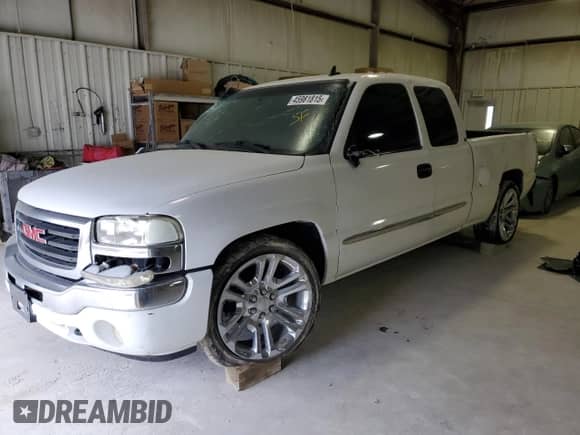 2006 GMC Sierra 1500 SLE1 with VIN 1GTEC19Z96Z233223, listed as a Copart auction lot 45981815 with 167,532 mi miles and Salvage title. Bid and sale history available at DreamBid. Image 1.