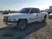 1998 Dodge 1500 z VIN 3B7HC12Y1WG125063, wystawiony jako Copart lot #49878885 z przebiegiem 367 221 mil mil oraz Szkoda całkowita • Salvage title. Historia ofert i sprzedaży dostępna na DreamBid. Obrazek 1.