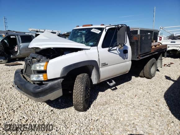 2007 Chevrolet Silverado 3500 WT z VIN 1GBJC34D47E167795, wystawiony jako Copart lot #41616155 z przebiegiem Nie podano mil oraz Szkoda całkowita • Salvage title. Historia ofert i sprzedaży dostępna na DreamBid. Obrazek 2.