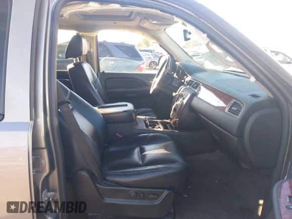 2008 Chevrolet Tahoe LTZ с VIN 1GNFC13008R192473, выставлен на аукционе IAAI как лот 41353411 с пробегом 163 581 миль миль и . История ставок и продаж доступна на DreamBid. Изображение 5.