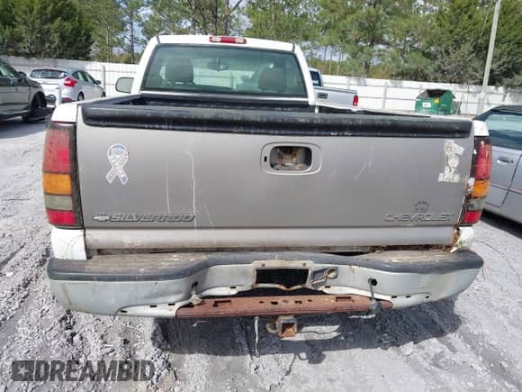2005 GMC Sierra 1500 Work Truck z VIN 1GTEC14X25Z259554, wystawiony jako IAAI lot #41767027 z przebiegiem Nie podano mil oraz . Historia ofert i sprzedaży dostępna na DreamBid. Obrazek 6.
