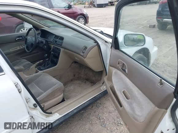 1997 Honda Accord EX с VIN 1HGCD5555VA127980, выставлен на аукционе IAAI как лот 42412772 с пробегом 235 367 миль миль и . История ставок и продаж доступна на DreamBid. Изображение 5.